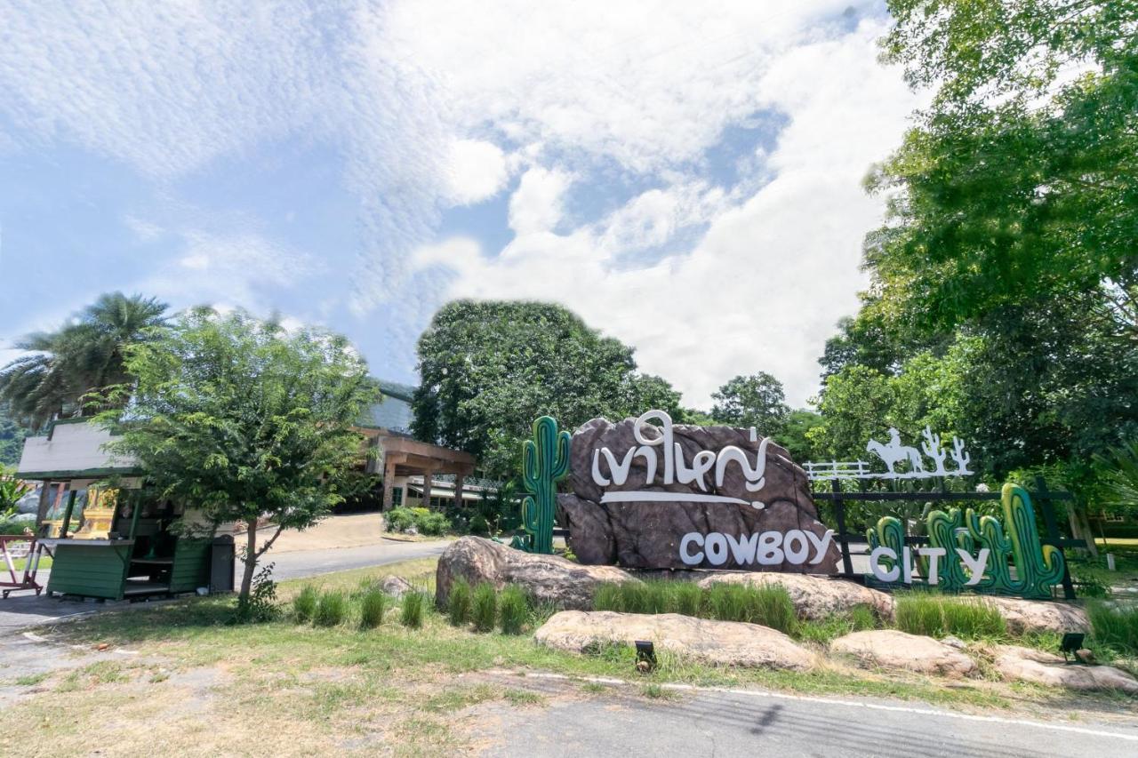 Capital O 1110 Khaoyai Cowboy City Resort Му-Си Экстерьер фото
